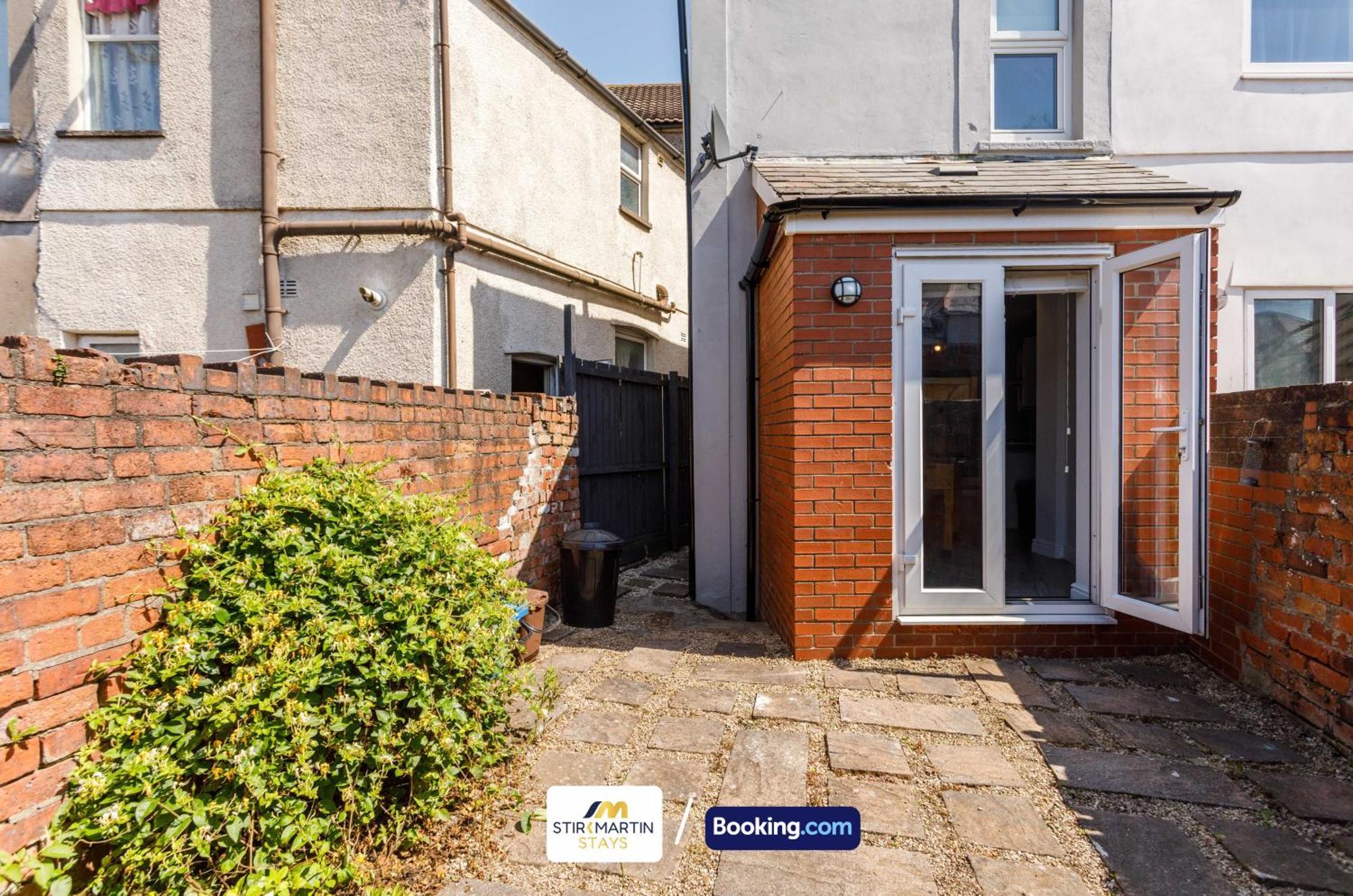 Comfy 3Bed House By Stirkmartin Stays Short Lets & Serviced Accommodation Cardiff With Free Parking & 8Mins To City Centre Exterior foto