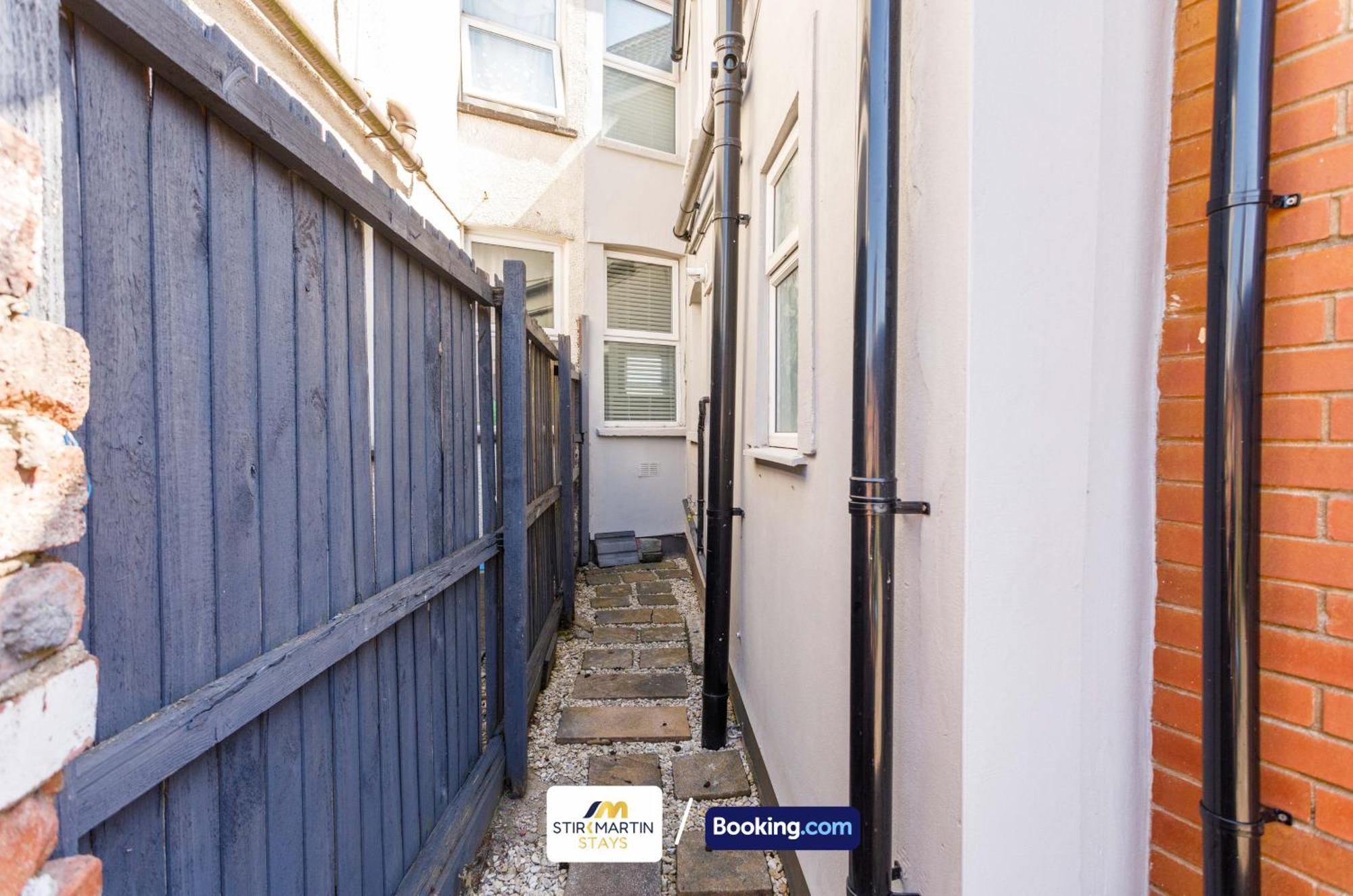 Comfy 3Bed House By Stirkmartin Stays Short Lets & Serviced Accommodation Cardiff With Free Parking & 8Mins To City Centre Exterior foto